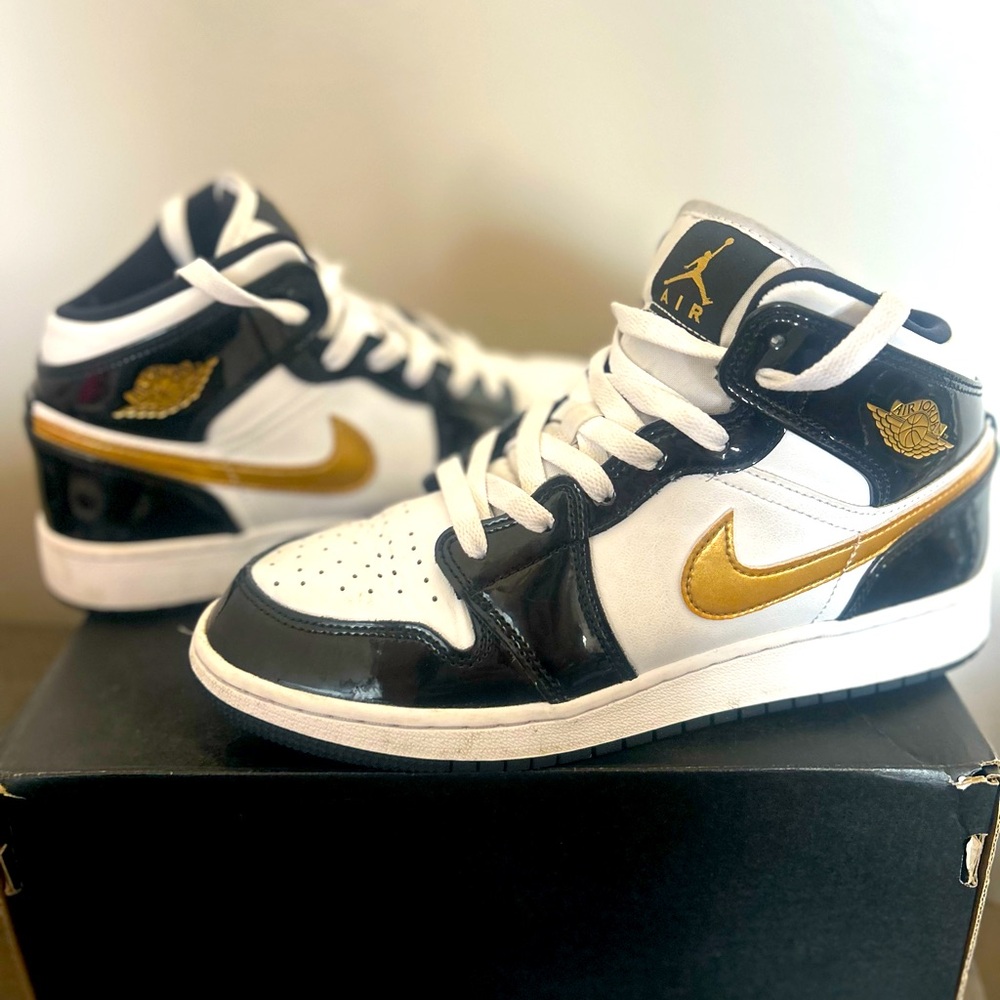 Air Jordan 1 Mid Patent SE ‘Black Gold’ - Size 6.5Y